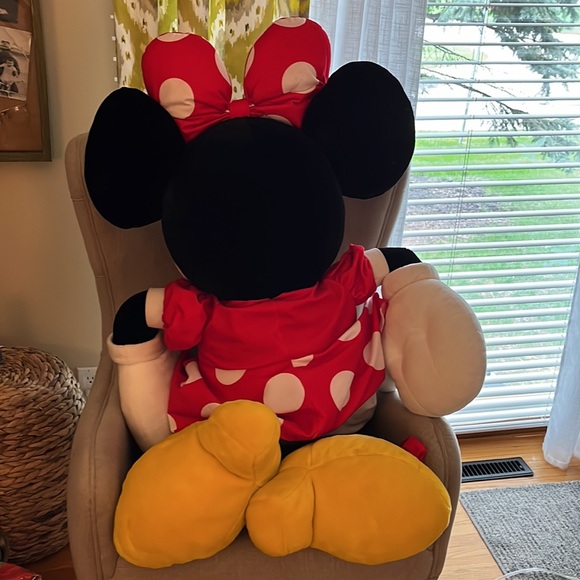 Big Minnie Mouse stuffie 48” inches tall - very good used condition - Picture 3 of 4